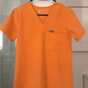 Figs Shaka orange Scrub set